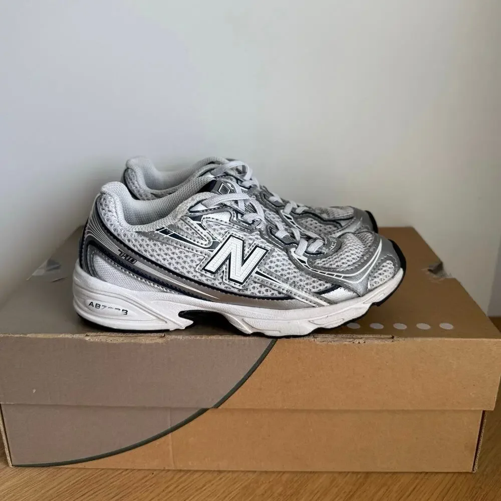 New Balance 740 Navy Blue/White Kids Sneakers- SZ 2 Y